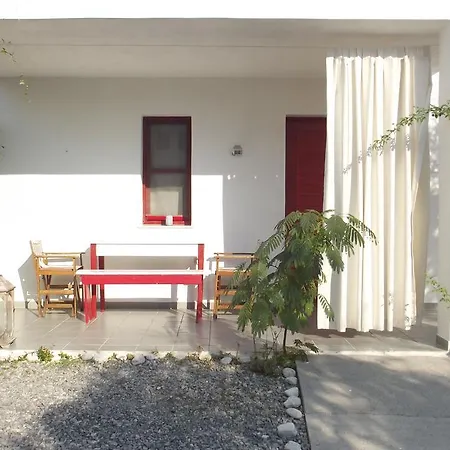 Kyfanta, & In Kyparissi Apartmán *