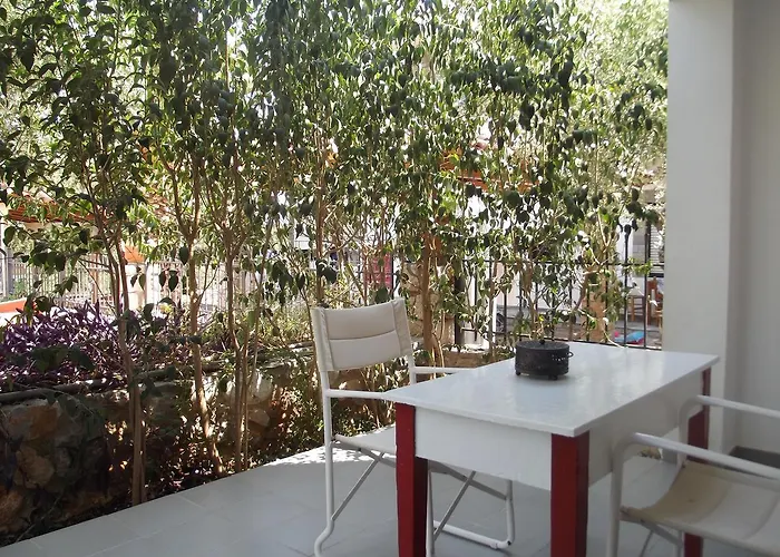 Kyfanta, & In Kyparissi Lejlighed