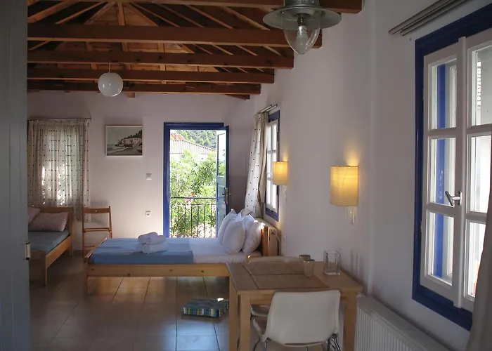 Kyfanta, & In Kyparissi Lejlighed *